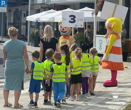 Maskoti Anja in Marko opozarjata na varnost otrok na šolskih poteh 3